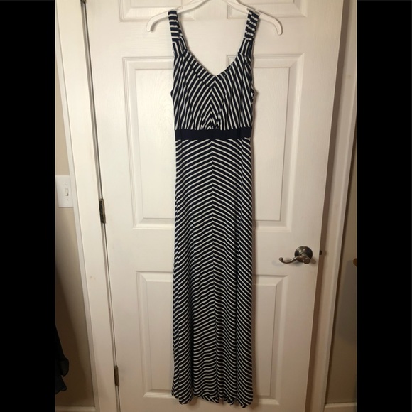 Ladies dress - Picture 1 of 6
